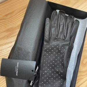 BNWT Saint Laurent black leather studded gloves size 6.5